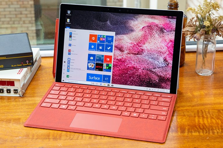 شایعه: سرفیس پرو ۸ از دو پورت تاندربولت و صفحه‌نمایش ۱۲۰ هرتز بهره می‌برد