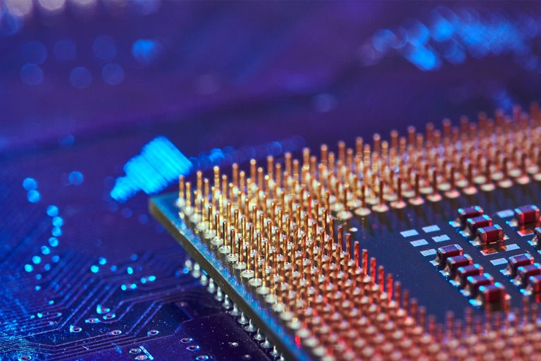 عملکرد مشابه پردازنده Core i7-12700 اینتل و AMD Ryzen 7 5800X در گیک‌بنچ